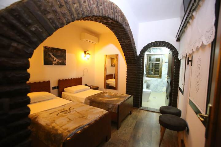 Room 5 of 44