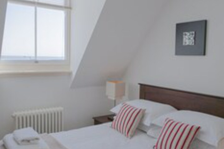 Room 10 of 15
