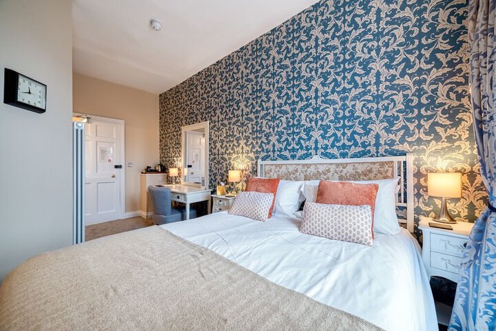 Room 43 of 145