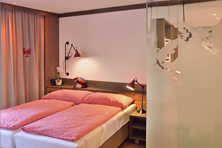 Room 4 of 34
