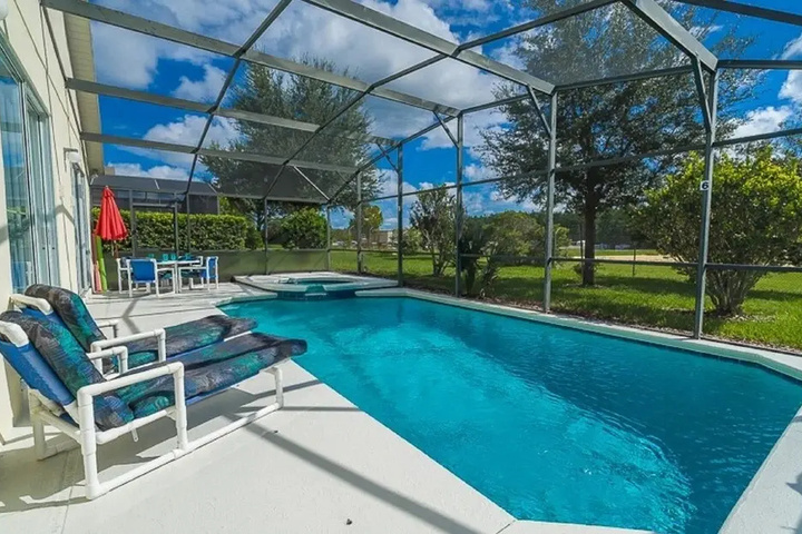 Pool 13 of 20
