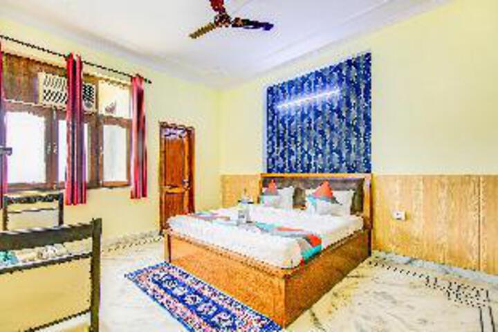Room 4 of 6