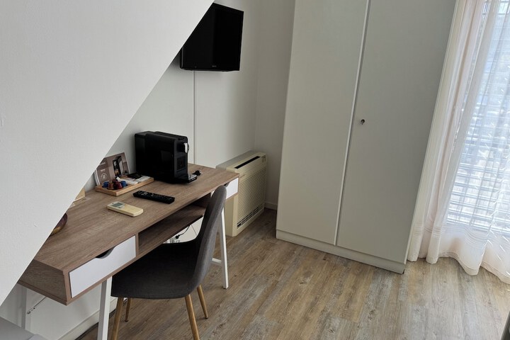 Room 17 of 20