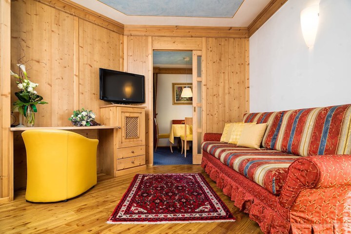 Room 4 of 53