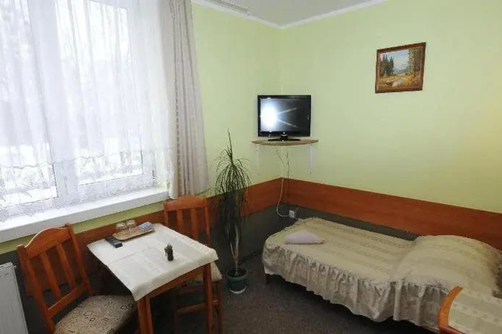 Room 4 of 18