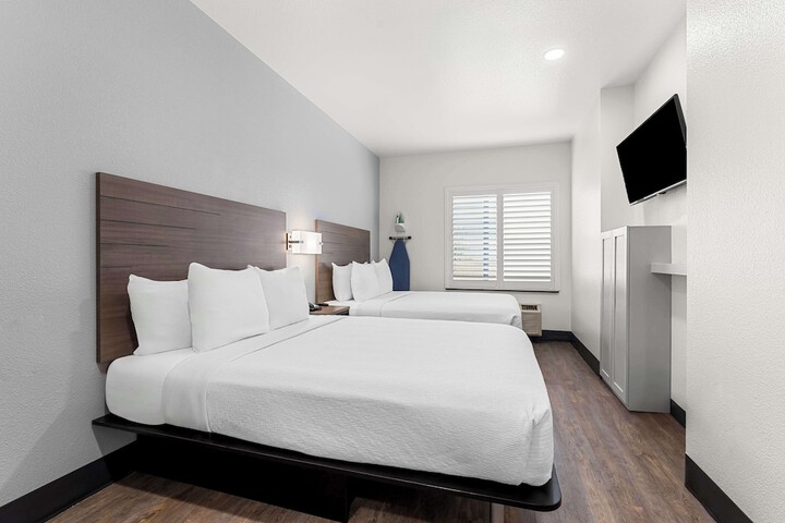 1 Queen Bed (9 of 26)