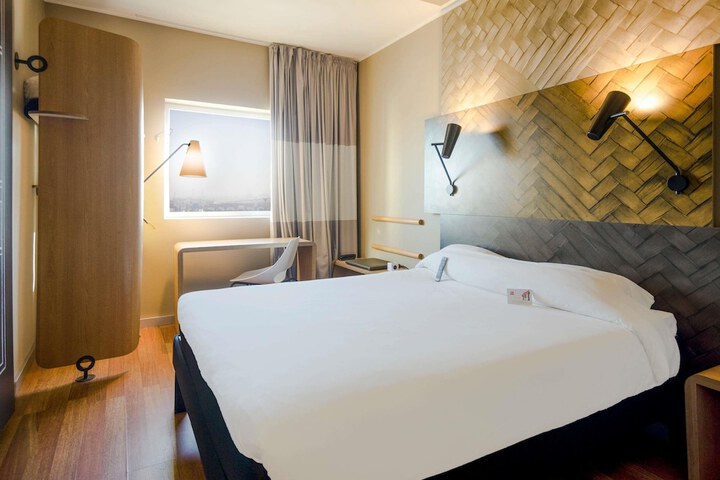 Room 19 of 100