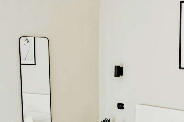 Room 27 of 86