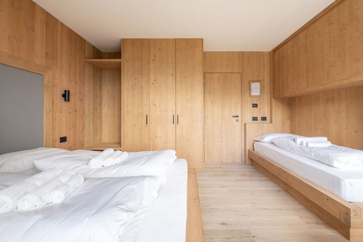 Room 6 of 38