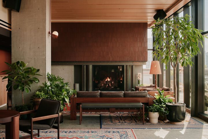 Lounge 42 of 50