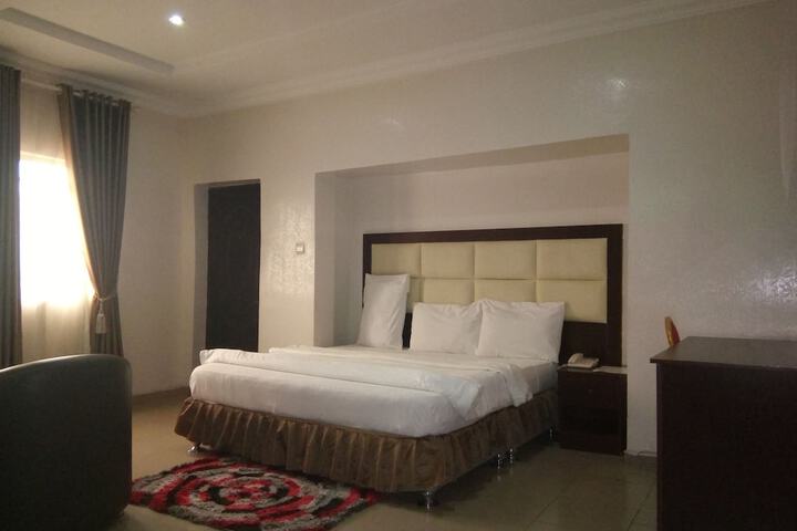 Room 10 of 26