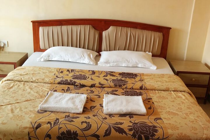 Room 8 of 33