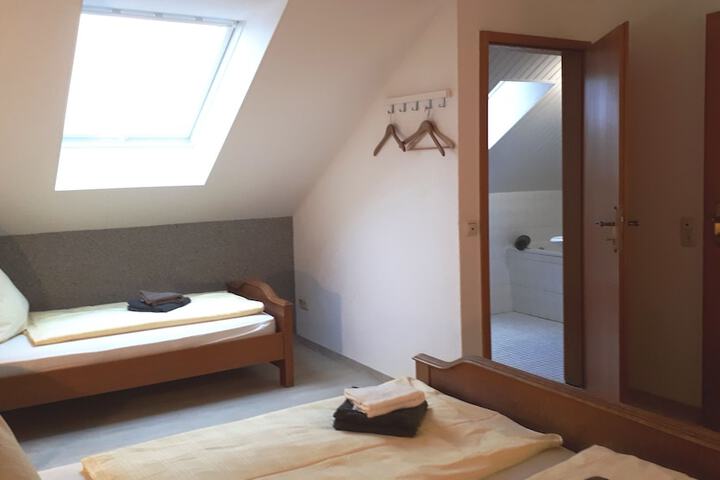 Room 10 of 31