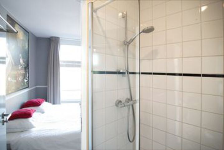 Room 10 of 42
