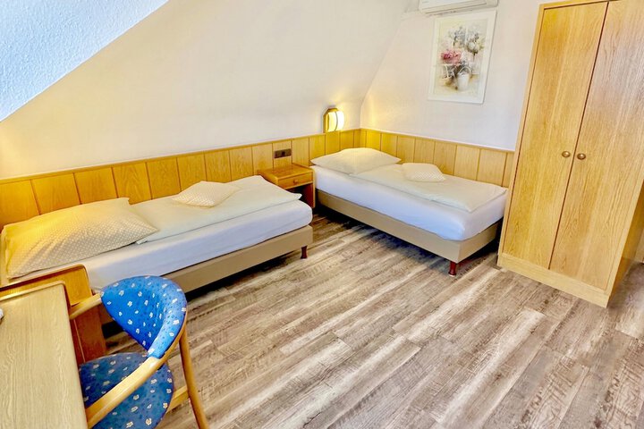 Room 14 of 30