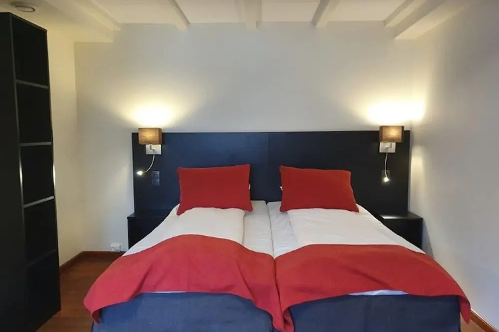 Room 2 of 9