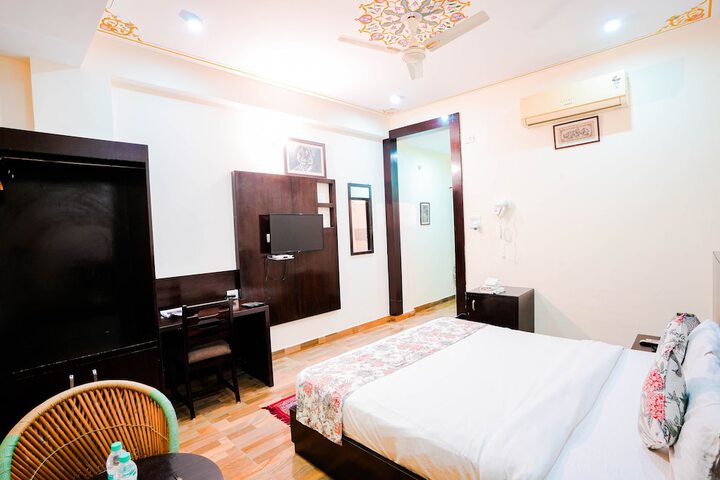 Room 53 of 105
