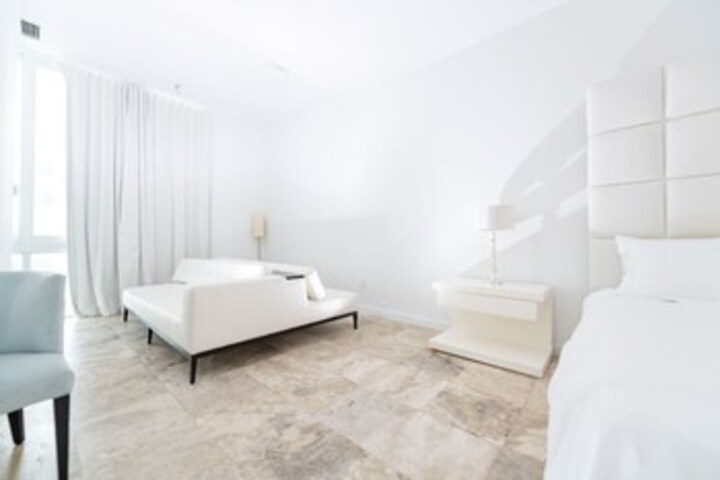 Room 100 of 153