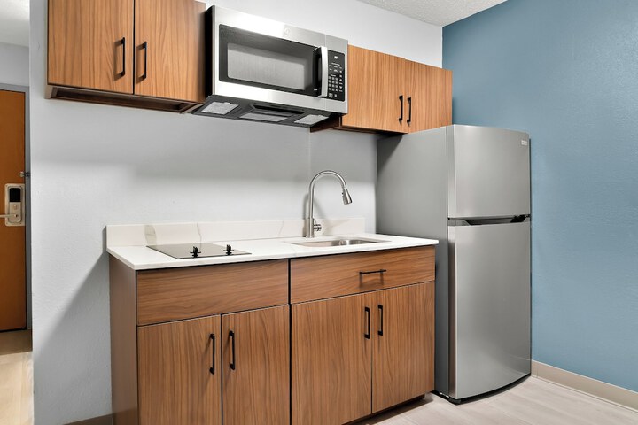 ADA Accessible Studio 1 Queen Bed (6 of 9)