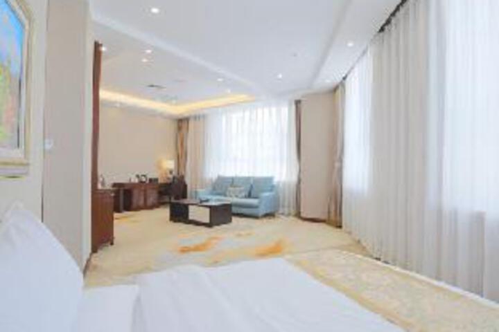 Room 18 of 18