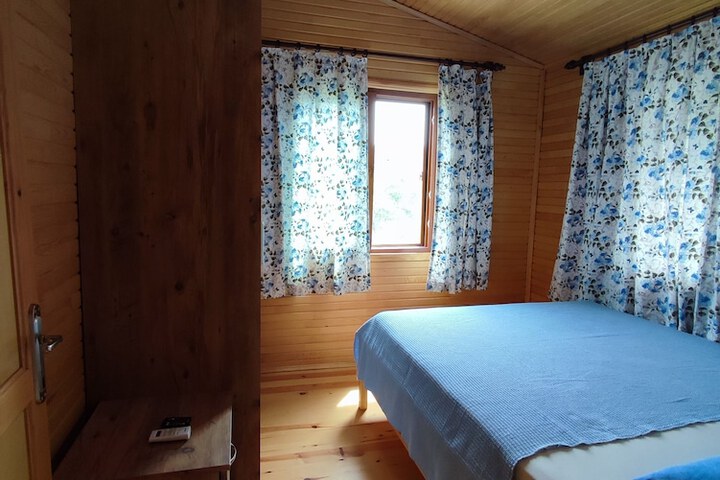 Room 6 of 18