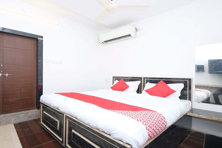 Room 11 of 20