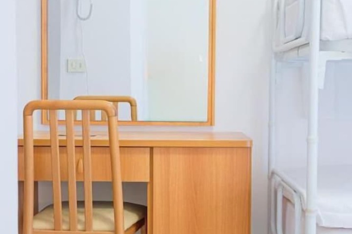Room 4 of 23