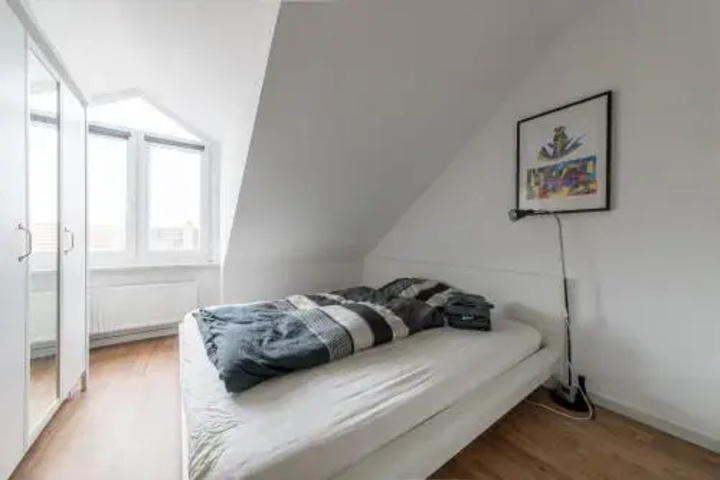 Room 2 of 2