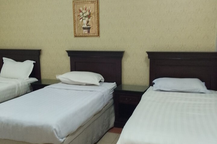 Room 3 of 10