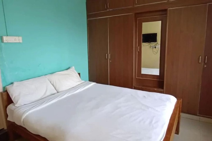 Room 6 of 14