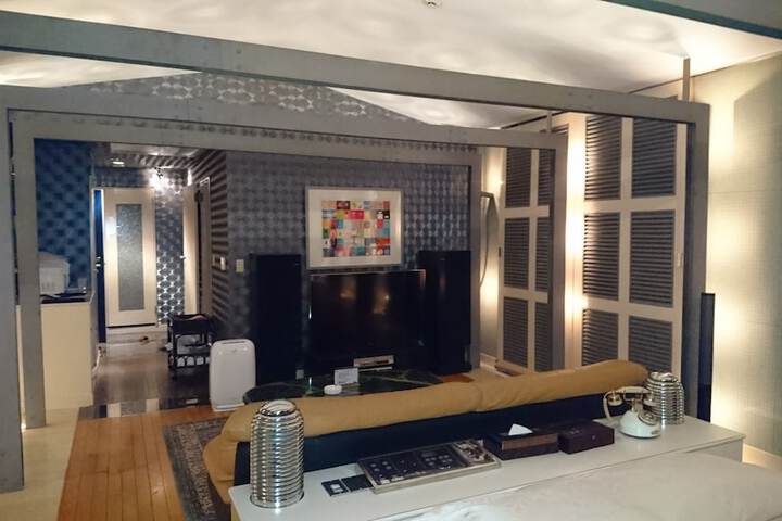 Room 6 of 7