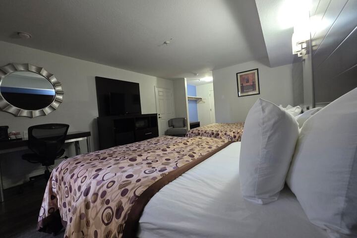 2 Queen Beds (3 of 21)
