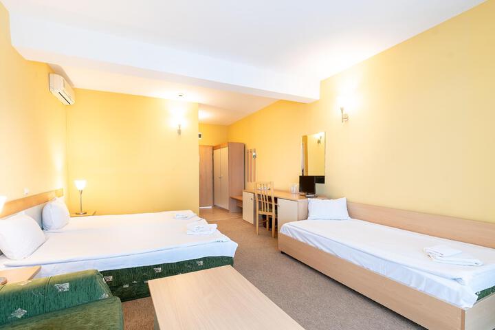 Room 10 of 76