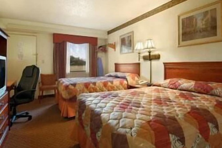 2 Double Beds (1 of 4)