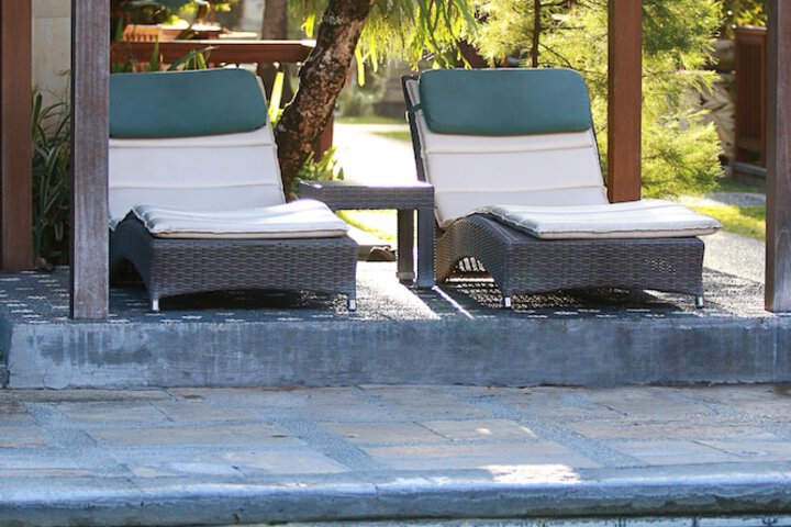 Hotel with Pool
