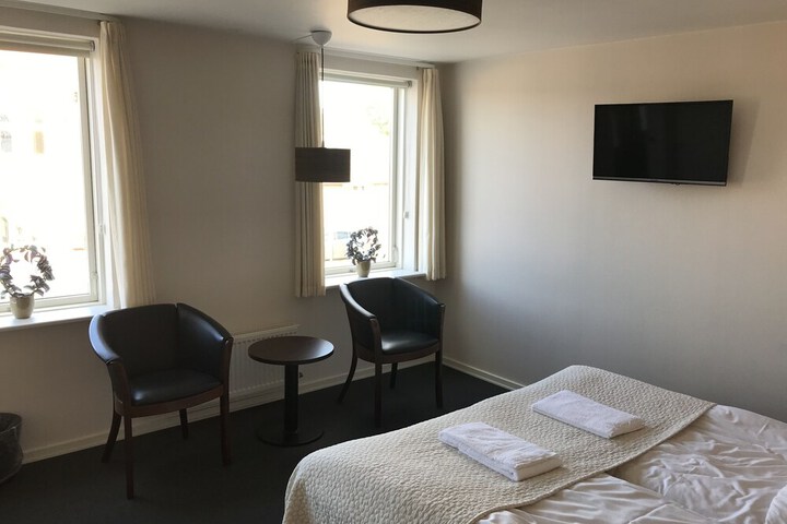 Room 3 of 33