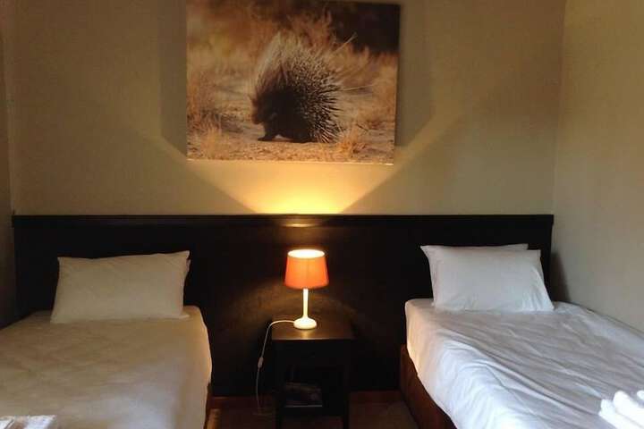 Room 6 of 18