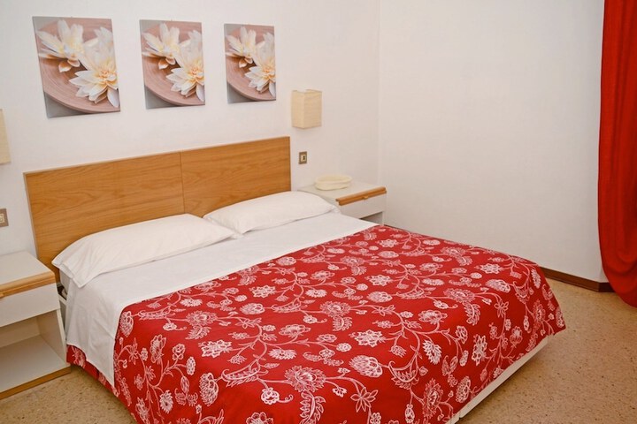 Room 15 of 63