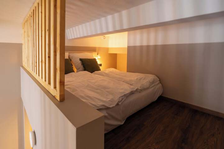 Room 28 of 147