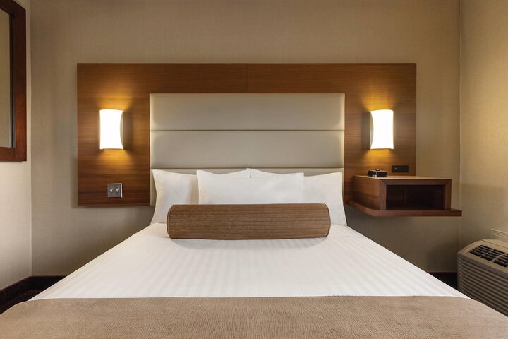 Room 34 of 77