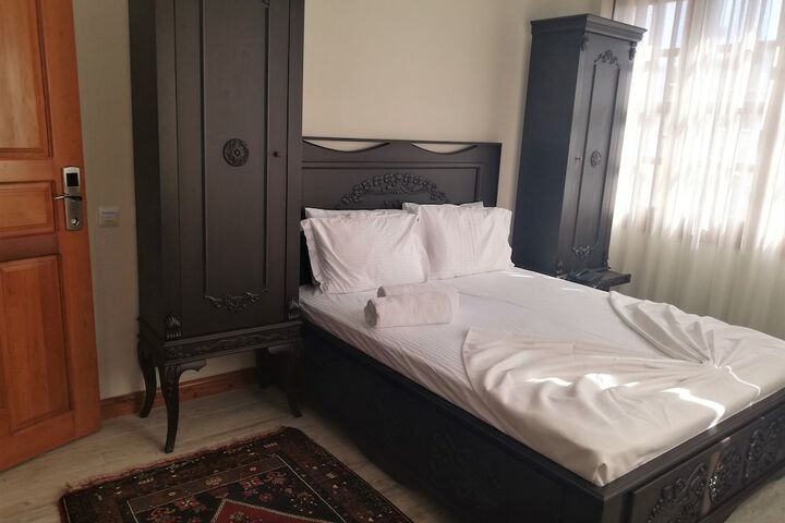Room 6 of 49