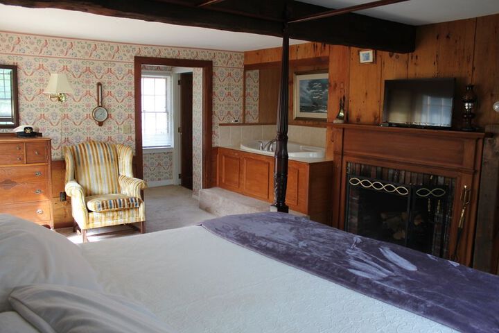 Room 17 of 40