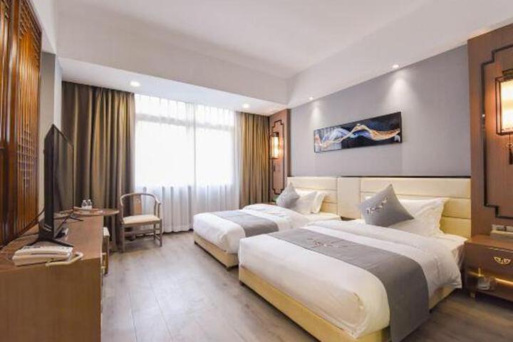 Chongqing Jinchuan Hotel