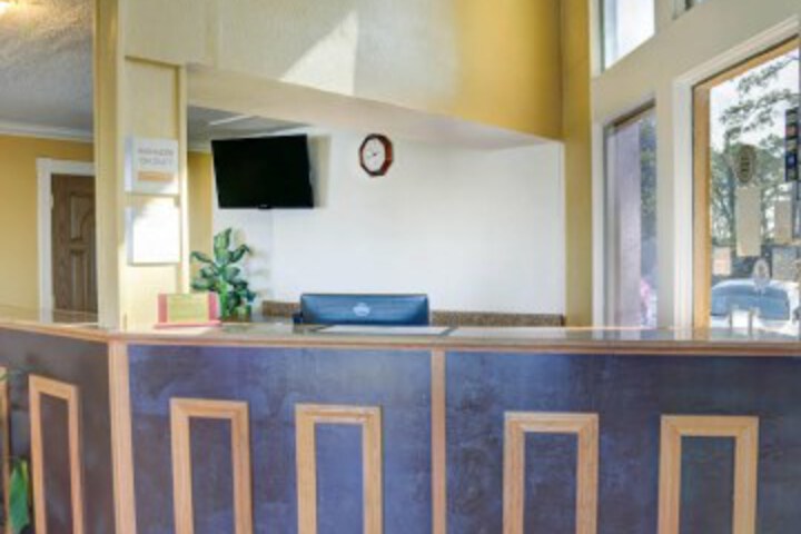  Econo Lodge Inn & Suites Hot Springs 3