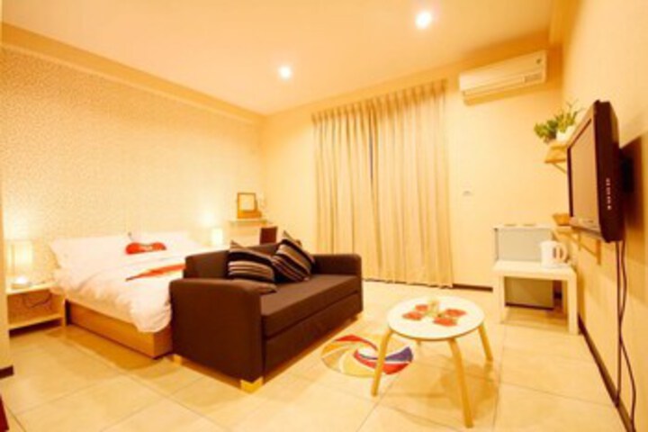 Room 7 of 16