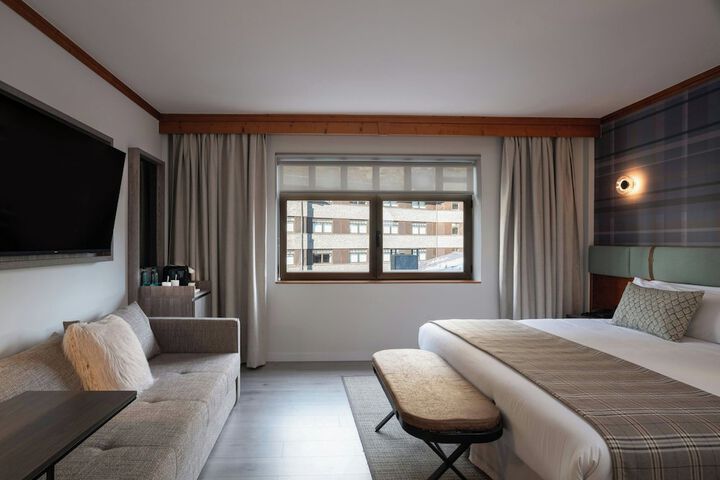 Room 35 of 156