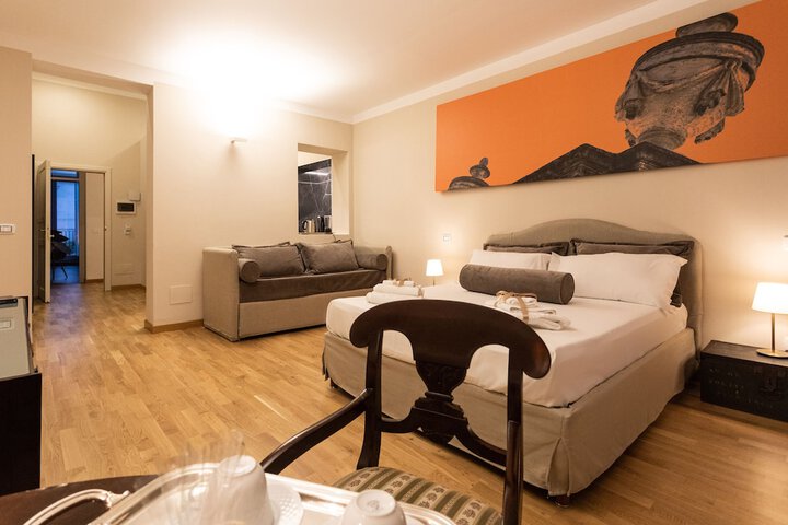 Room 32 of 66