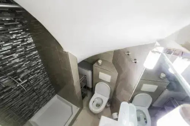 Room 2 of 2