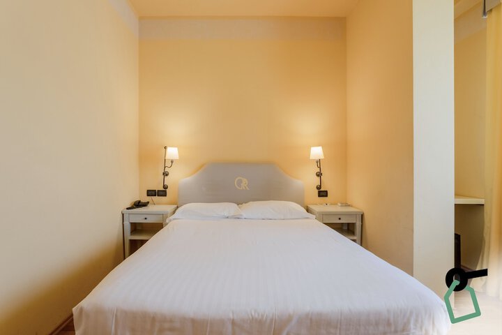 Room 8 of 27