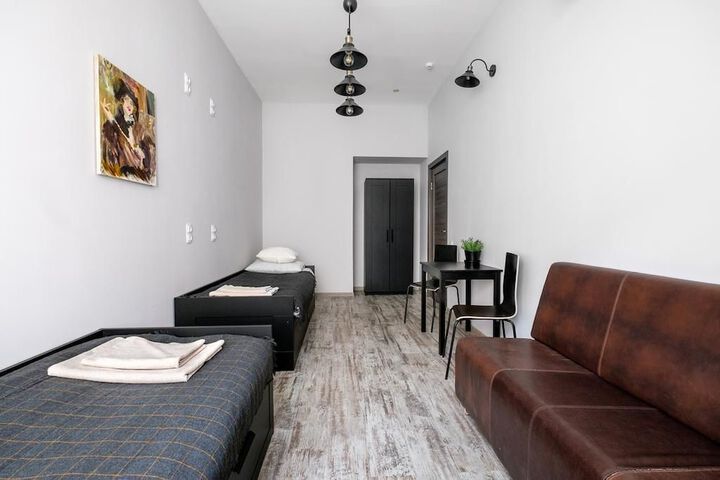 Room 10 of 14